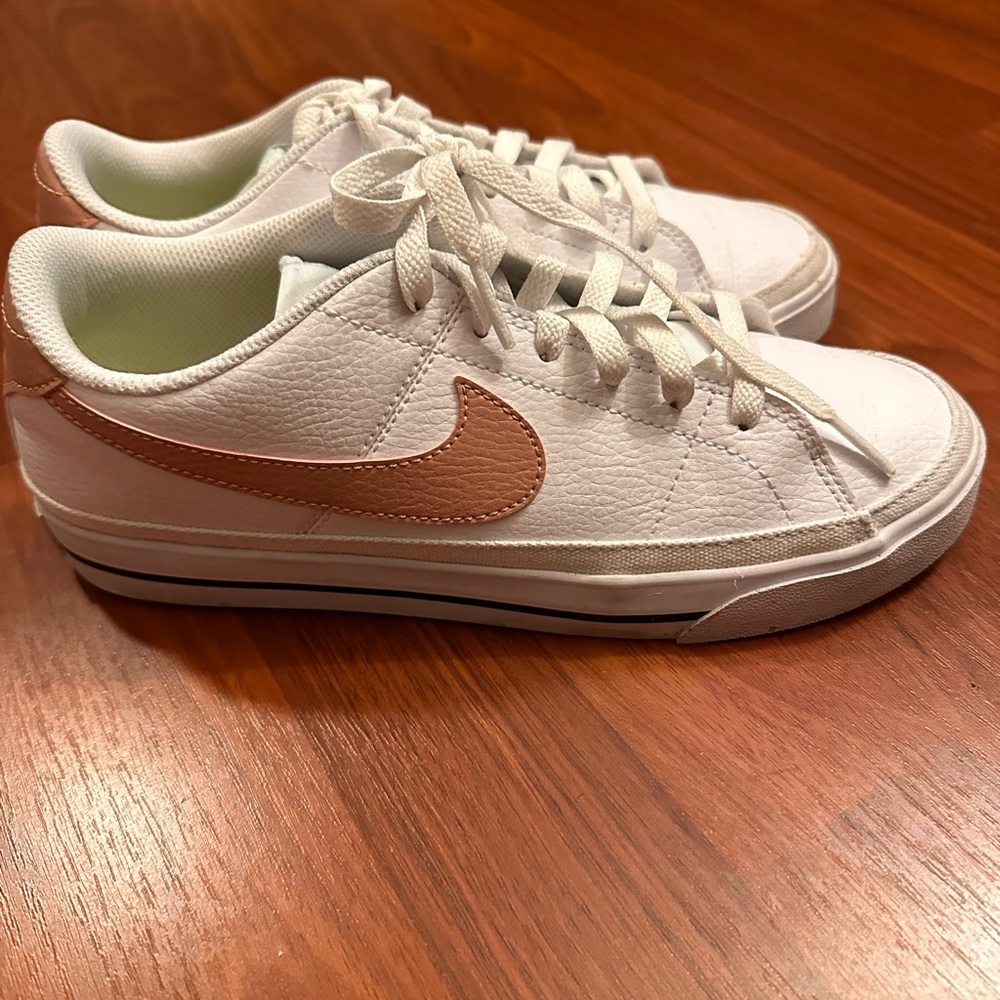 Nike Court Legacy size 8 Women